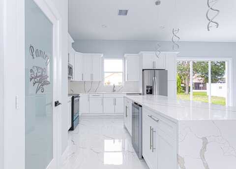 5853 NW Culebra Avenue, Port Saint Lucie, FL 34986