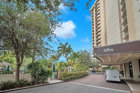 2480 Presidential Way, West Palm Beach, FL 33401