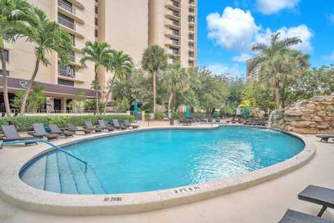 2480 Presidential Way, West Palm Beach, FL 33401