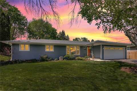 2477 Lydia Avenue W, Roseville, MN 55113