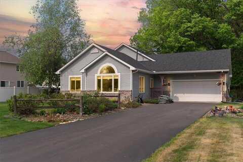 4416 Helmo Avenue N, Oakdale, MN 55128