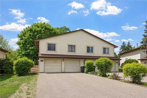 2495 Woodbridge Street, Roseville, MN 55113