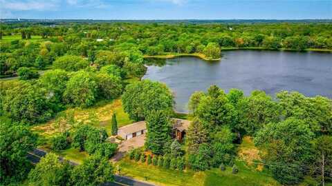 2270 Manning Trail N, Lake Elmo, MN 55042