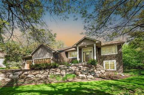 2305 Arlington Avenue E, Maplewood, MN 55119