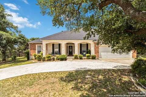 573 Mountain Oaks Dr, Canyon Lake, TX 78133