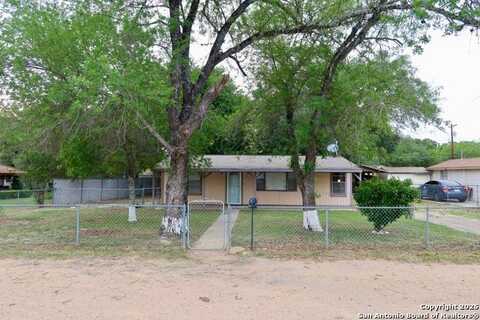 316 W COLONIAL PKWY, Devine, TX 78016