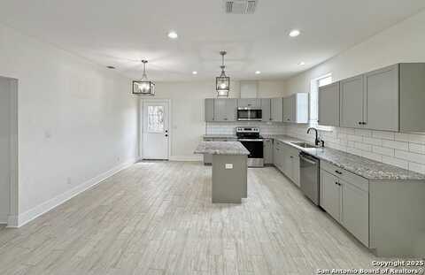 1637 Bob White, Spring Branch, TX 78070