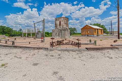 7580 Fm 1144, Karnes City, TX 78118