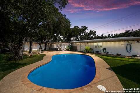 226 Carolwood Dr., Castle Hills, TX 78213