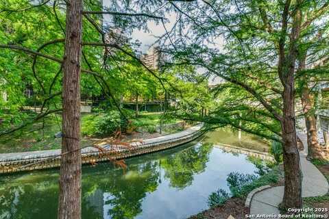 1022 Navarro, San Antonio, TX 78205