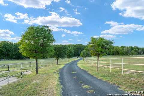 25 Zoeller Lane, Boerne, TX 78006