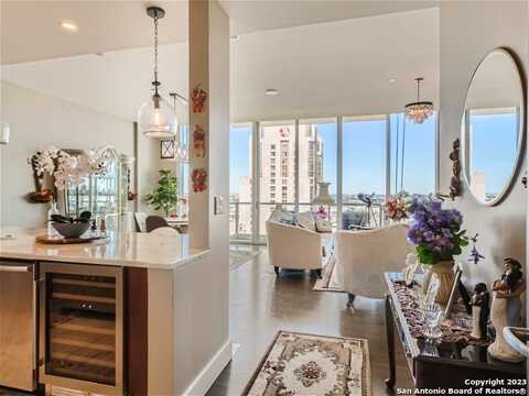 610 E MARKET ST, San Antonio, TX 78205