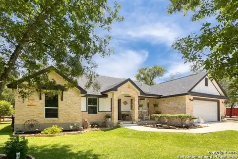 184 Great Oaks, La Vernia, TX 78121