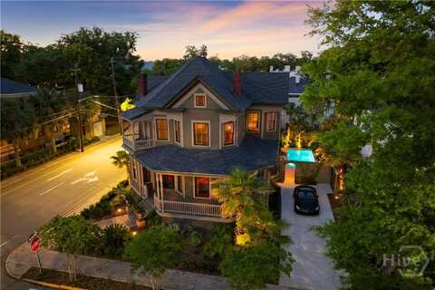 102 E 38th Street, Savannah, GA 31401