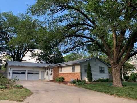 112 W 26th, North Newton, KS 67117