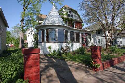 1447 Charles Street, La Crosse, WI 54603