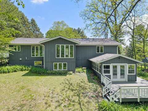 4647 Pine Manor Circle, Middleton, WI 53562