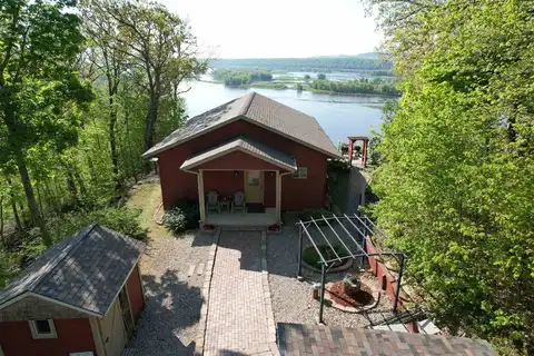4905 Starlight Lane, Cassville, WI 53806