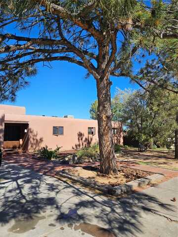 2575 Calle Delfino, Santa Fe, NM 87505