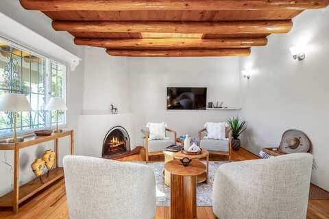 1413 Santa Cruz Drive, Santa Fe, NM 87505