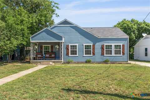 1107 Waco Street, Gatesville, TX 76528