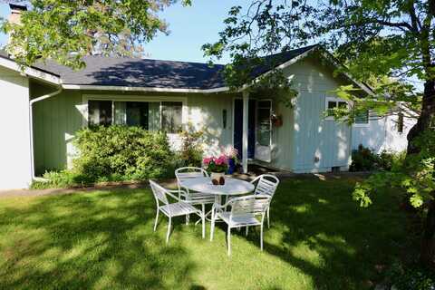 5072 Old Stage Road, Central Point, OR 97502