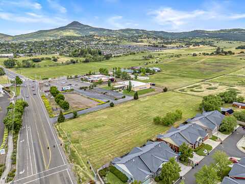 985 N Phoenix Road, Medford, OR 97504