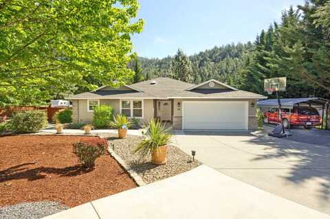 25 Lloyelen Drive, Rogue River, OR 97537