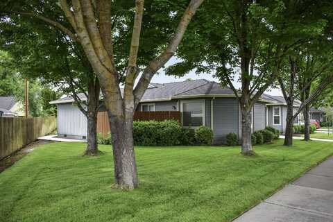 3015 Merriman Road, Medford, OR 97501