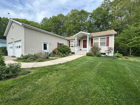 22 Heather Brook Road, Uncasville, CT 06382
