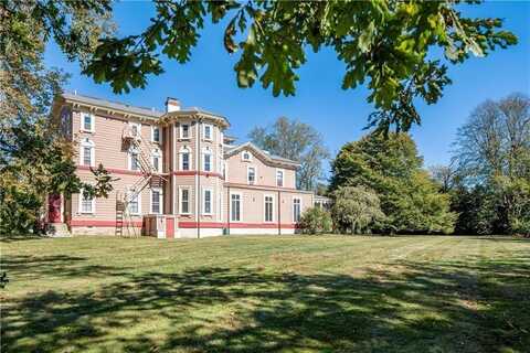 97 Narragansett Avenue, Newport, RI 02840