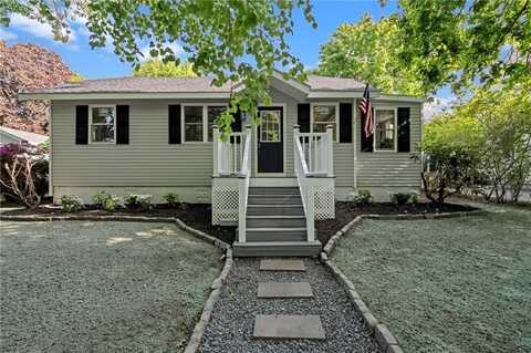 36 Highland Avenue, Barrington, RI 02806