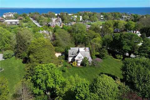 14 Leroy Avenue, Newport, RI 02840