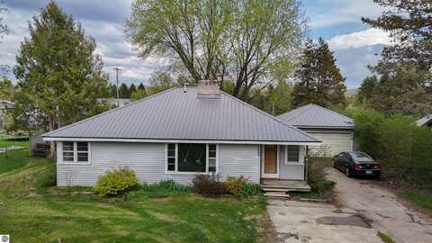 660 N Michigan Avenue, Manton, MI 49663
