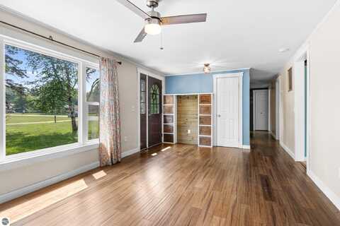 586 Holiday Drive, Bellaire, MI 49615