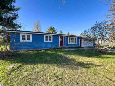 586 Holiday Drive, Bellaire, MI 49615