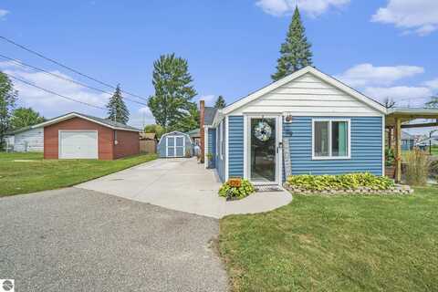 109 Simmer Street, Houghton Lake, MI 48629