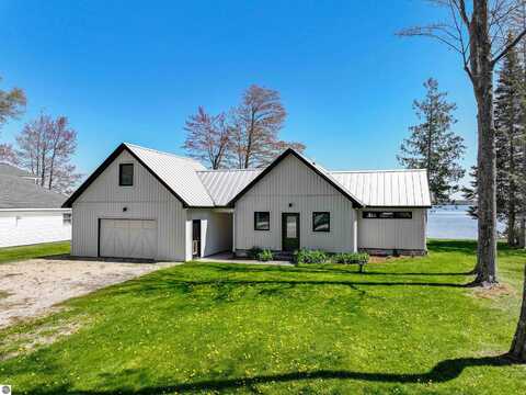 109 Davidsen Avenue, Cadillac, MI 49601