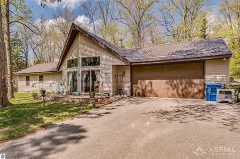 323 Everett Trail, Hale, MI 48739