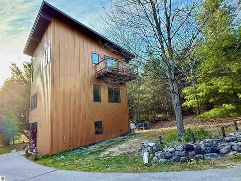 10959 E Pobuda Road, Suttons Bay, MI 49682
