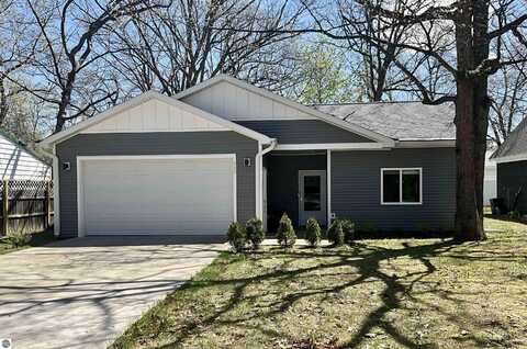 939 Grant Street, Traverse City, MI 49686