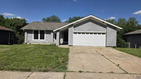 2600 SW Arrowhead RD, Topeka, KS 66614