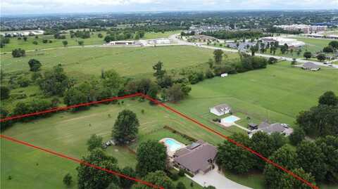 5308 Whispering Meadows LN, Rogers, AR 72758
