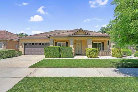 4001 S Oak View Street, Visalia, CA 93277