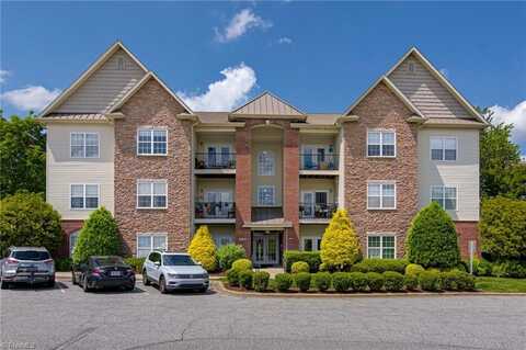 6801 Hanesbrook Circle, Clemmons, NC 27012