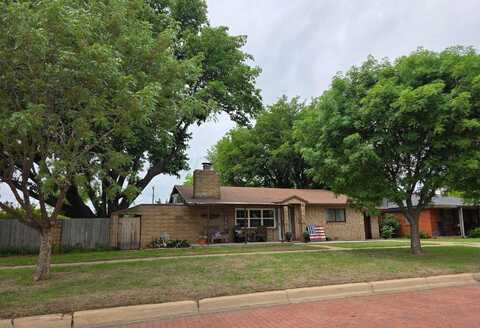 305 Avenue G NW, Childress, TX 79201
