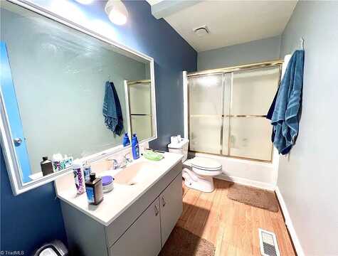 Shelia, GREENSBORO, NC 27406