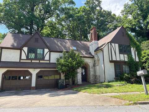Oakwood Dr, Thomasville, NC 27360