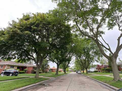 Blackstone, OAK PARK, MI 48237