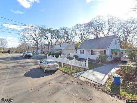 Parkway, WYANDANCH, NY 11798
